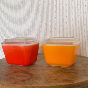 Vintage PYREX refrigerator dish set of 2